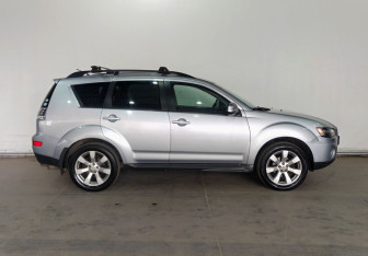 Подержанный автомобиль Mitsubishi Outlander 2011 года (4 фото)