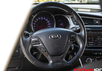 Подержанный автомобиль Kia Ceed Hatchback 2016 года (11 фото)