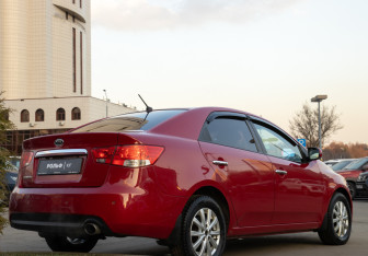 Подержанный автомобиль Kia Cerato Sedan 2012 года (4 фото)