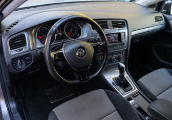 Подержанный автомобиль Volkswagen Golf Hatchback 2014 года (11 фото)