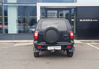 Подержанный автомобиль Chevrolet Niva 2008 года (6 фото)