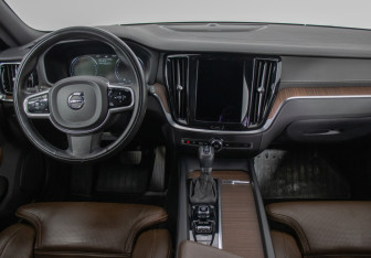 Подержанный автомобиль Volvo V60 Cross Country 2021 года (13 фото)