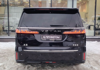 Подержанный автомобиль Voyah Dream 2024 года (7 фото)