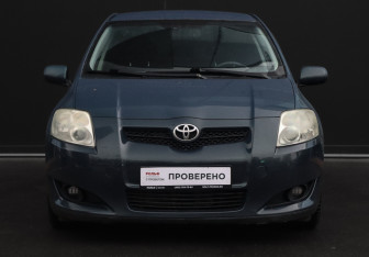 Подержанный автомобиль Toyota Auris Hatchback 2009 года (2 фото)
