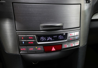 Подержанный автомобиль Subaru Outback Wagon 2010 года (18 фото)