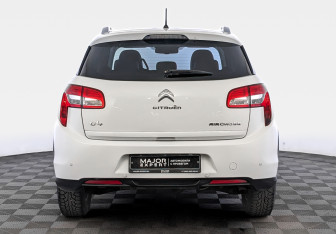 Подержанный автомобиль Citroen C4 Aircross 2014 года (5 фото)