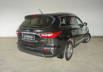 Подержанный автомобиль Infiniti JX 2013 года (4 фото)