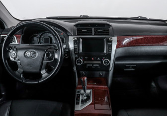 Подержанный автомобиль Toyota Camry Sedan 2013 года (12 фото)