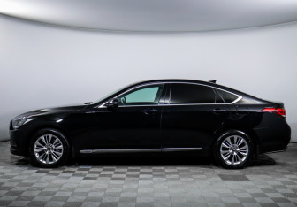 Подержанный автомобиль Hyundai Genesis 2016 года (8 фото)