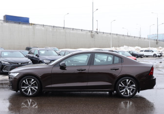 Подержанный автомобиль Volvo S60 2020 года (8 фото)