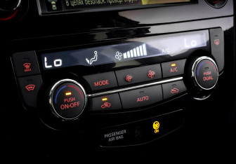 Подержанный автомобиль Nissan X-Trail 2015 года (25 фото)