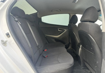 Подержанный автомобиль Hyundai Elantra Sedan 2015 года (11 фото)
