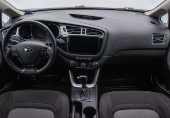 Подержанный автомобиль Kia Ceed Wagon 2012 года (13 фото)