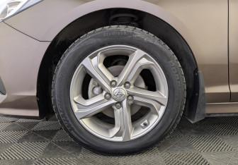 Подержанный автомобиль Hyundai Sonata 2018 года (12 фото)
