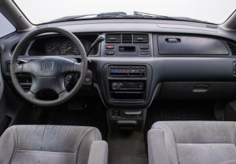 Подержанный автомобиль Honda Shuttle Compactvan 1998 года (13 фото)