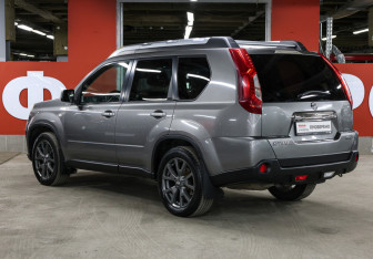 Подержанный автомобиль Nissan X-Trail 2011 года (7 фото)