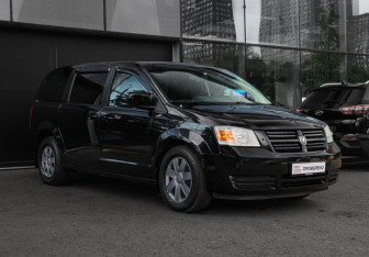 Подержанный автомобиль Dodge Caravan 2009 года (3 фото)