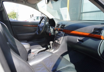 Подержанный автомобиль Toyota Avensis Liftback 2007 года (10 фото)