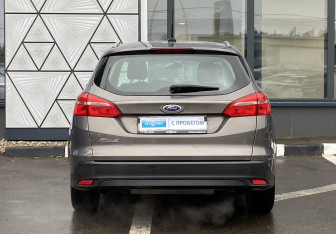 Подержанный автомобиль Ford Focus Wagon 2017 года (6 фото)