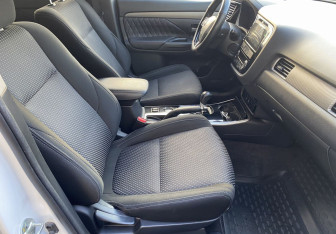 Подержанный автомобиль Mitsubishi Outlander 2018 года (9 фото)