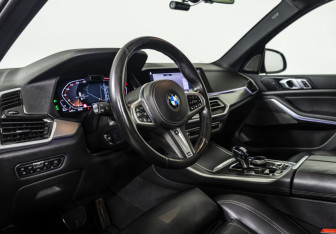 Подержанный автомобиль BMW X5 2019 года (10 фото)