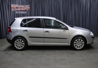 Подержанный автомобиль Volkswagen Golf Hatchback 2008 года (4 фото)