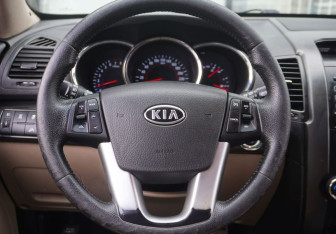 Подержанный автомобиль Kia Sorento 2010 года (14 фото)
