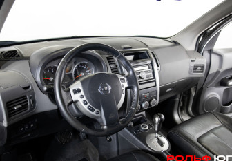 Подержанный автомобиль Nissan X-Trail 2008 года (10 фото)