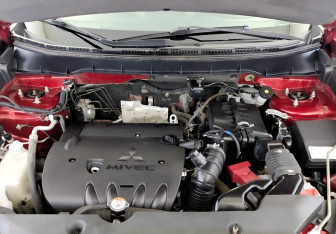 Подержанный автомобиль Mitsubishi ASX 2014 года (9 фото)