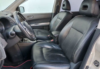 Подержанный автомобиль Nissan X-Trail 2008 года (9 фото)