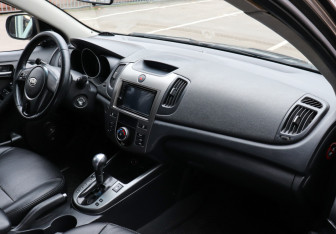 Подержанный автомобиль Kia Cerato Sedan 2009 года (8 фото)