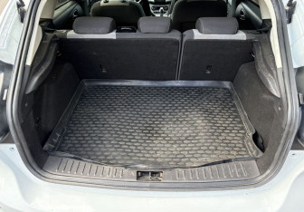 Подержанный автомобиль Ford Focus Hatchback 2013 года (13 фото)