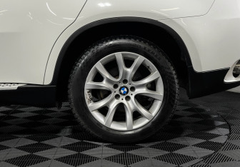 Подержанный автомобиль BMW X6 2010 года (8 фото)