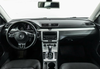 Подержанный автомобиль Volkswagen Passat Sedan 2012 года (6 фото)