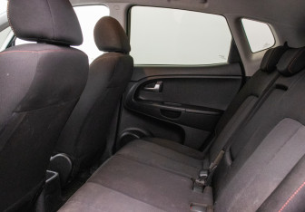 Подержанный автомобиль Kia Venga 2015 года (11 фото)