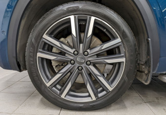 Подержанный автомобиль Geely Monjaro 2023 года (19 фото)