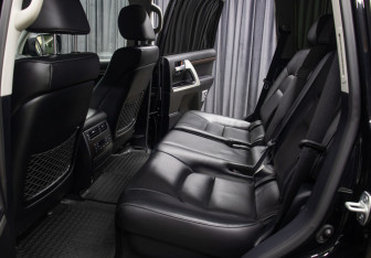 Подержанный автомобиль Toyota Land Cruiser Suv 2016 года (12 фото)