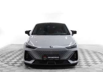 Подержанный автомобиль Changan UNI-V 2023 года (2 фото)