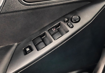 Подержанный автомобиль Mazda 3 Sedan 2011 года (15 фото)