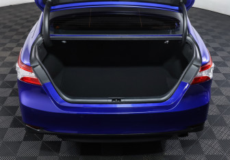 Подержанный автомобиль Toyota Camry Sedan 2021 года (10 фото)