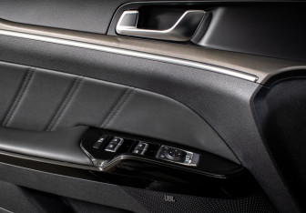 Подержанный автомобиль Kia K5 2024 года (20 фото)