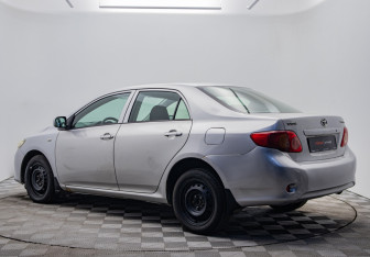 Подержанный автомобиль Toyota Corolla Sedan 2008 года (3 фото)