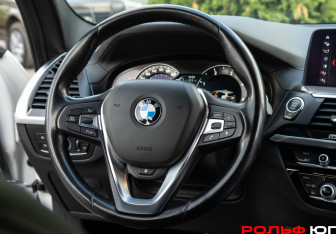 Подержанный автомобиль BMW X3 2018 года (11 фото)