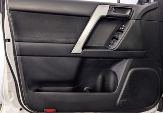 Подержанный автомобиль Toyota Land Cruiser Prado 2021 года (19 фото)