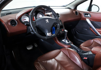 Подержанный автомобиль Peugeot 308 Convertible 2009 года (11 фото)