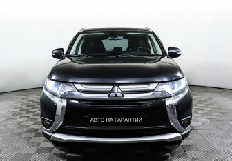 Подержанный автомобиль Mitsubishi Outlander 2015 года (2 фото)