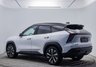 Подержанный автомобиль Geely Atlas 2024 года (3 фото)