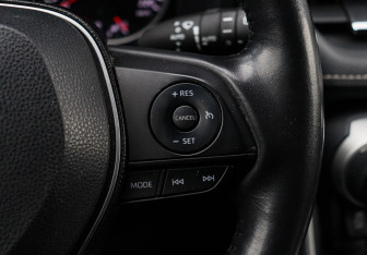 Подержанный автомобиль Toyota RAV4 2020 года (20 фото)