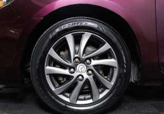 Подержанный автомобиль Mazda 3 Sedan 2007 года (24 фото)