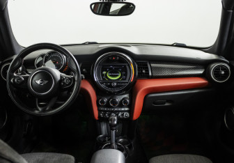 Подержанный автомобиль MINI Hatch 2015 года (12 фото)